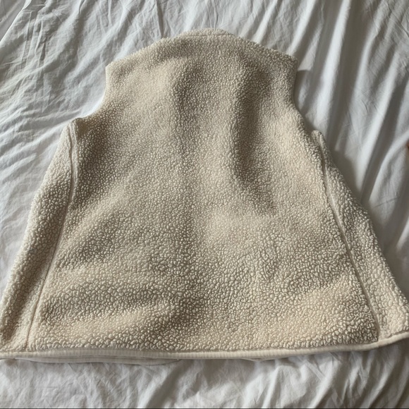 super soft teddy vest 🤍 - Picture 2 of 4